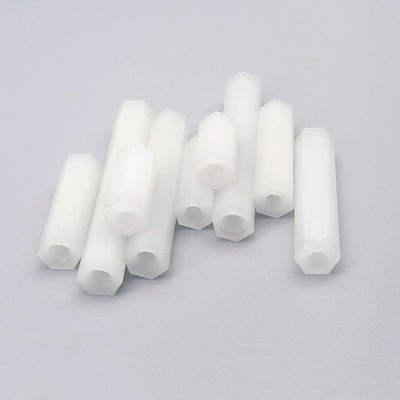 PCB lắp đặt các đệm tam giác với sợi nội bộ M2.0 Standoff Plastic Spacers trong thiết kế tam giác