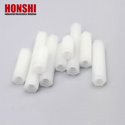 PCB lắp đặt các đệm tam giác với sợi nội bộ M2.0 Standoff Plastic Spacers trong thiết kế tam giác